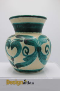 Kupittaan,Kupittaan savi,Viljomäkinen,mattija maija,figuuri,kannu,designaitta,seinäjoki,keramiikka,arabia