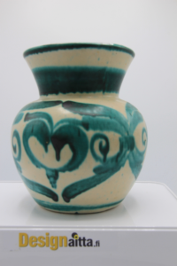 Kupittaan,Kupittaan savi,Viljomäkinen,mattija maija,figuuri,kannu,designaitta,seinäjoki,keramiikka,arabia