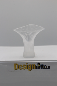 Tapio Wirkkala, Wirkkalan, Jäänsärö, Viivahiottu, Kanttarelli, Tokio, Jäävuori, Kristalli,, Designaitta, Skandinaviadesign,Iittala, Iittlan, Ovalis, Taidelasi, Designlasi, Designaitta,  Finnish art glass, Jäävuori, Kristalli, viivahiottu