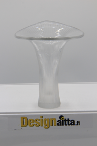 Tapio Wirkkala, Wirkkalan, Jäänsärö, Viivahiottu, Kanttarelli, Tokio, Jäävuori, Kristalli,, Designaitta, Skandinaviadesign,Iittala, Iittlan, Ovalis, Taidelasi, Designlasi, Designaitta,  Finnish art glass, Jäävuori, Kristalli, viivahiottu