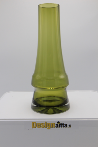 Okkolin, Okkolinin, malja, Lumpeenkukka, kristalli, Riihimäki, Designaitta,  Riihimäen, taidelasi, designlasi, lumpeenkukka, terälehdet, ulpukka, kullero, Finish art glas